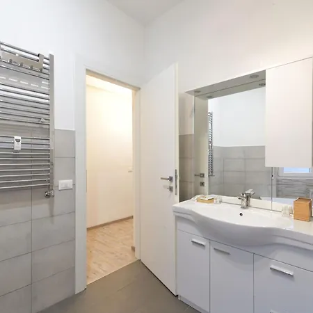 Modern And Cozy + 2bdr + Ostiense * روما